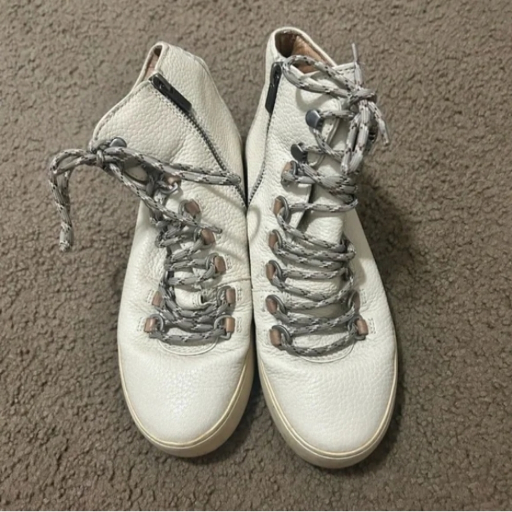 Ladies hiking shoelaces and boots